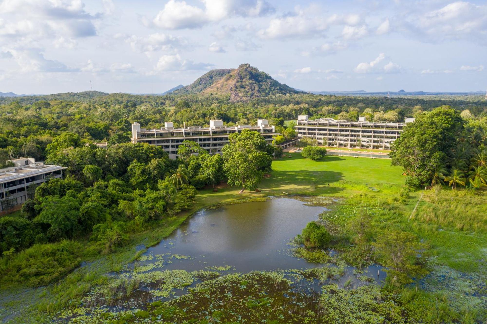 Jetwing Lake Dambulla Exteriör bild