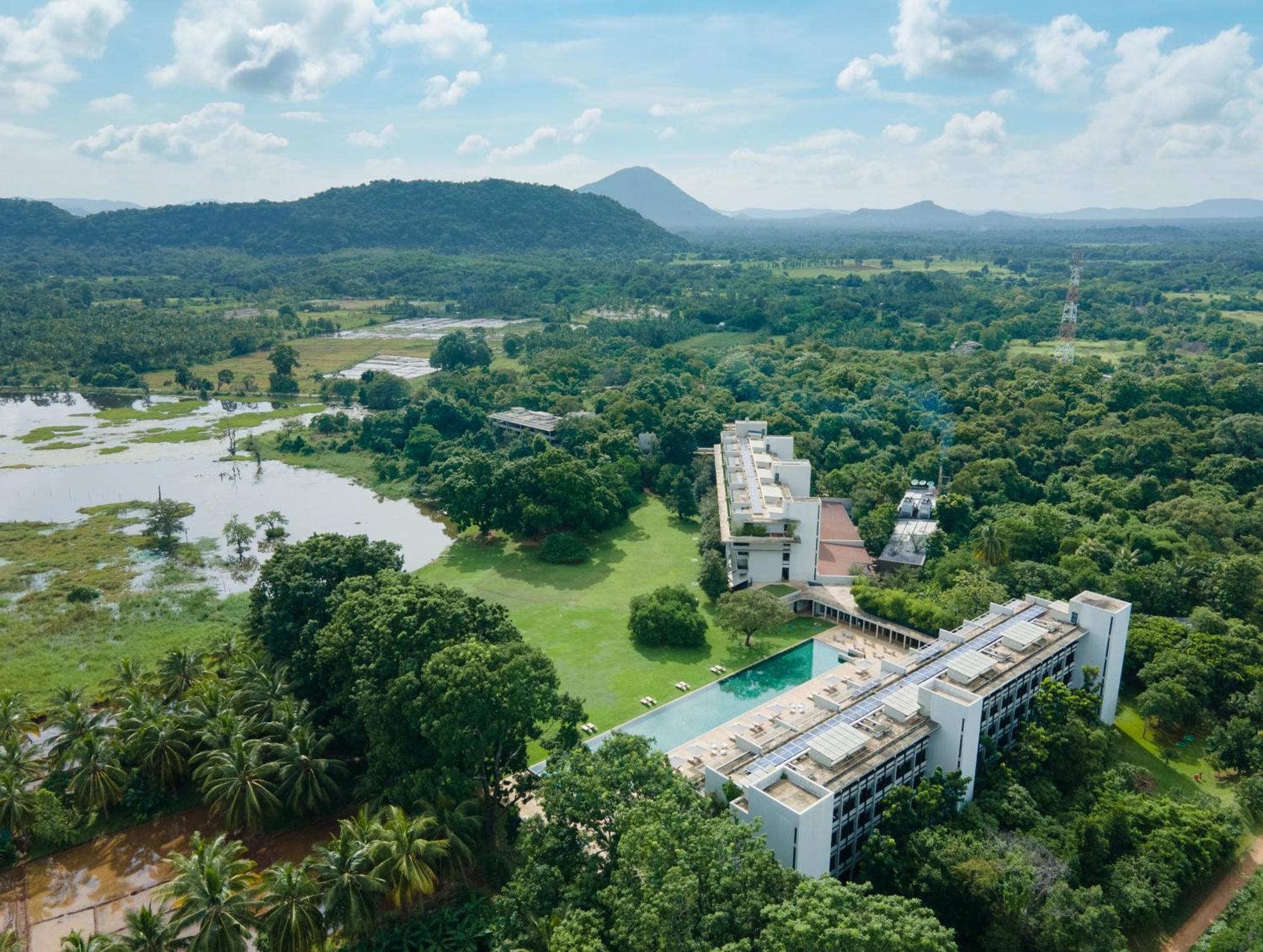 Jetwing Lake Dambulla Exteriör bild